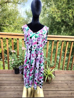 Vintage Vivacious Vixen Apparel Floral Dress w/pockets XXL 18-20 (item A34)