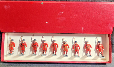 ALYMER BRITISH YEOMAN WARDER BEEFEATERS  LEAD TOY SOLDIERS SPAIN SET OF 9 NIB