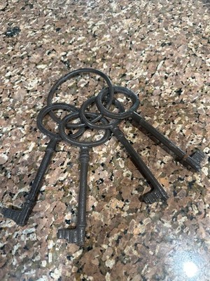 Rustic Vintage Skeleton Keys Ring  Black Cast Iron Old West Décor 4 Keys