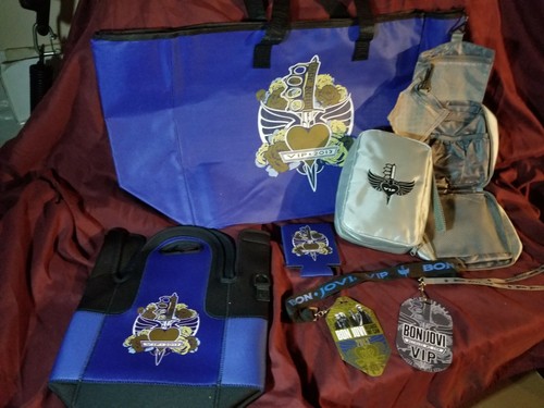 Bon Jovi 2013 Tour Because We Can VIP LOT of 8 ITEMS Huge Tote Toiletry Bag MORE - 第 1/12 張圖片