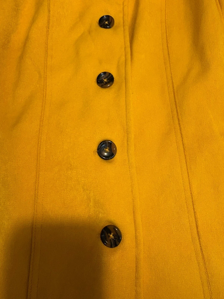 Chaquetón de poliéster amarillo dorado brillante Laura Ashley mediano para mujer Foto 2 de 4