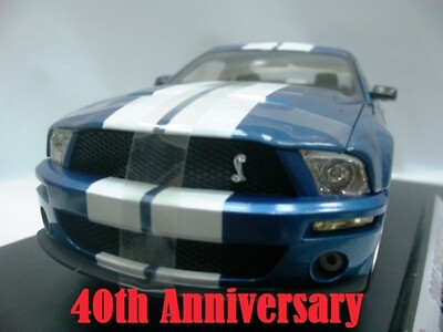 Diecast model cars Shelby GT 1/18 Shelby Collectibles cs 6 blue avec bandes greys 2008