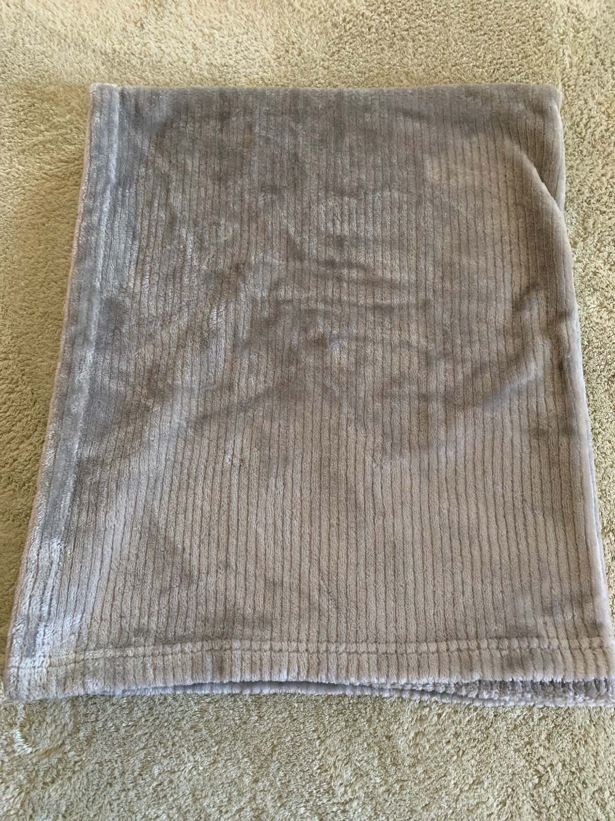 petit monde baby blanket