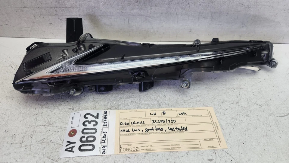 Faro antiniebla LED DRL 2017 2018 2019 2020 LEXUS IS250 IS 350 OEM AY06032 Foto 2 de 4