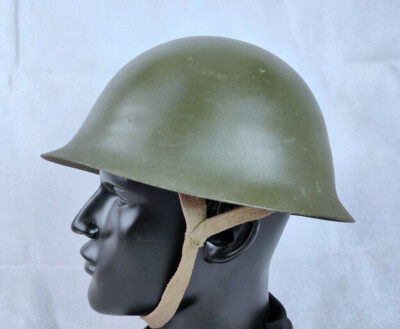 The History of the Steel Helmet　軍用　ヘルメット The History of the Steel Helmet 軍用 ヘルメット 本