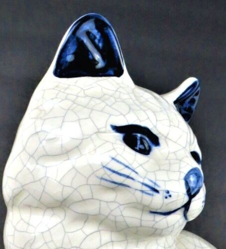 Estatuilla de gato sentado con flores pintadas a mano cobertizo de cerámica Dedham vintage - Imagen 2 de 10