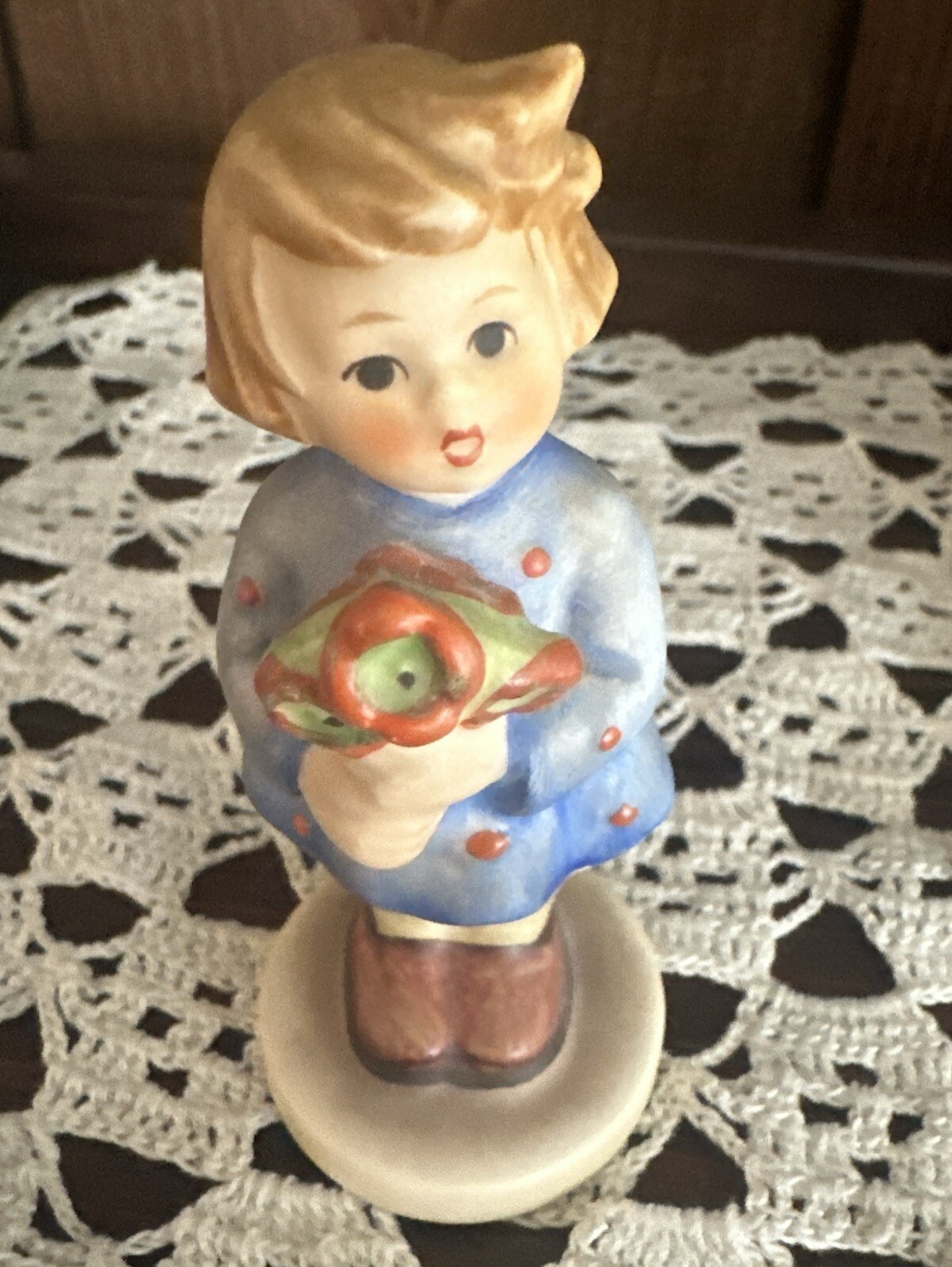1967 Hummel Goebel Figurine Girl with Nosegay Bouquet 239 W Germany Vintage