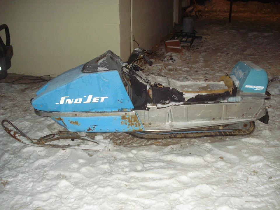 Sno Jet Whisper Jet Yamaha 440 1974 capó bisagras soportes (grietas y dobladas) Foto 4 de 4