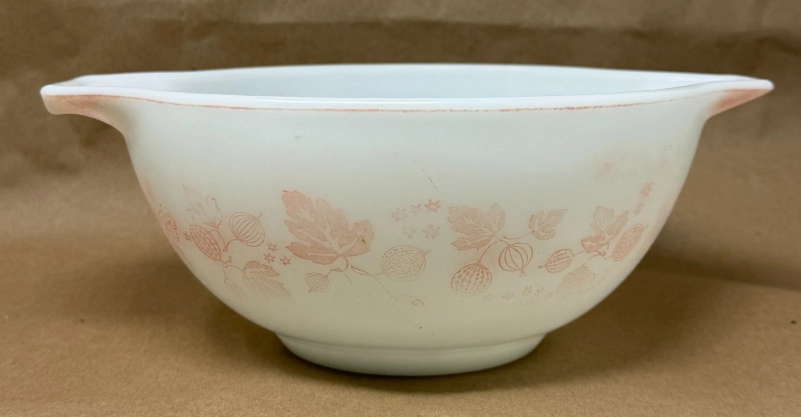 Vintage Pyrex 442 Pink/White Gooseberry Cinderella Mixing Bowl 1.5 Qt **Read**