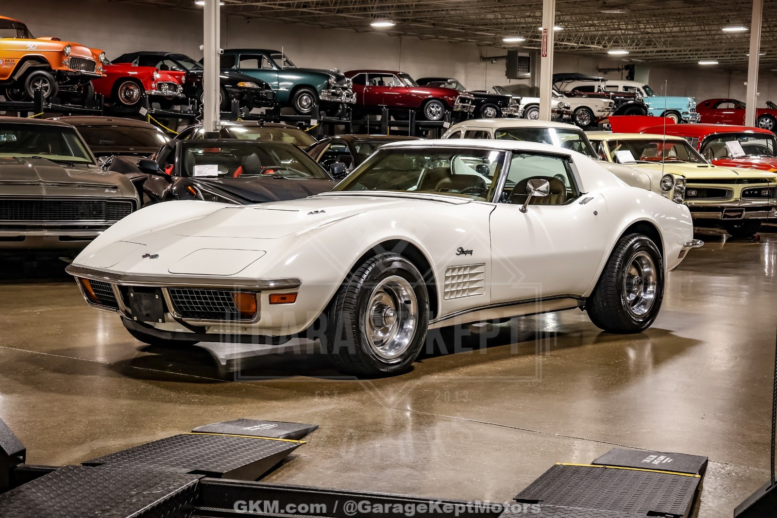 1972 White Chevrolet Corvette   | C3 Corvette Photo 4