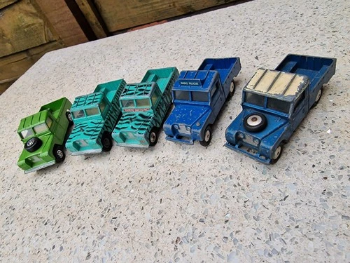 VINTAGE CORGI TOYS JOB LOT OF LAND ROVERS x 5