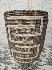 WOVEN LAUNDRY BASKET WITH LID