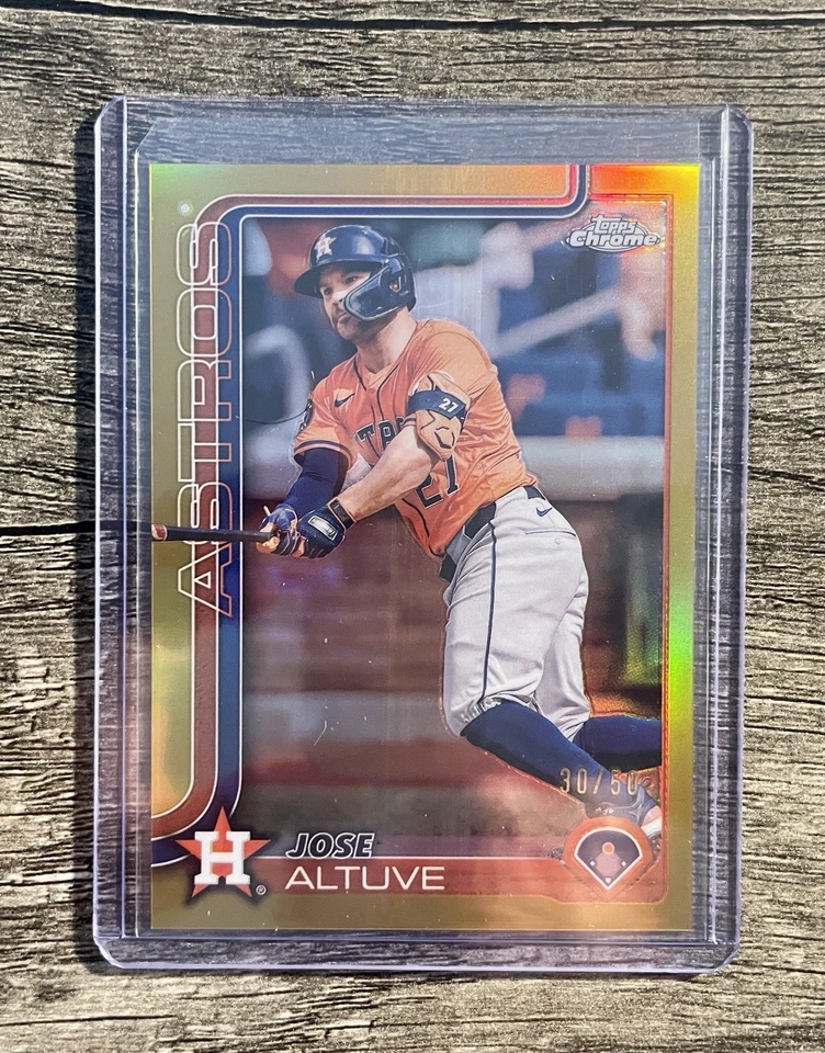 Jose Altuve 2025 Topps refractor cromado dorado/50 + refractor de variación de imagen SP Foto 2 de 4