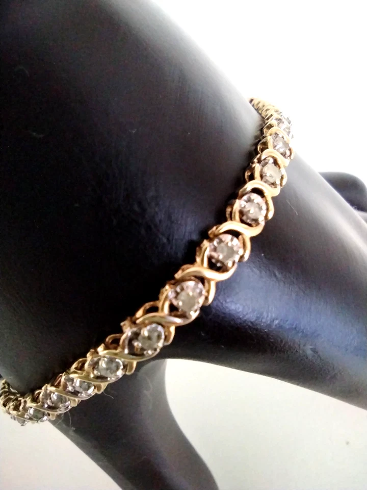 Solid 10k Gold Bracelet with 39 Diamonds 1.0 TCW / 5 Grams 7” Long Gold Stamped - Image 3 of 4