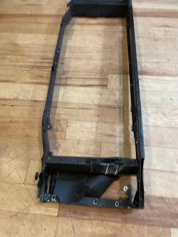 Se adapta a 10-14 CHEVROLET SUBURBAN 500 5,3 L Radiador Núcleo Soporte Fabricante de Equipo Original ¡Ver daños! Foto 2 de 4