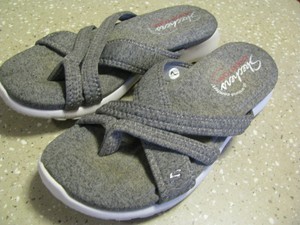skechers sandals size 7