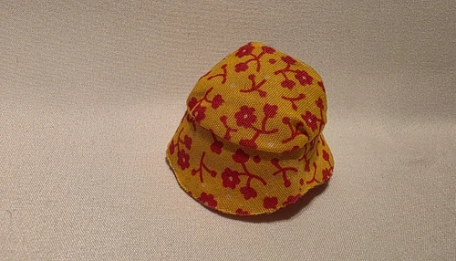 Vintage 1967 Barbie "TRAVEL TOGETHERS" #1688 Yellow & red print hat