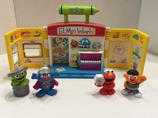 Vintage 2001 Sesame Street Elmo's World Talking Playset  4 Figures. WORKS 