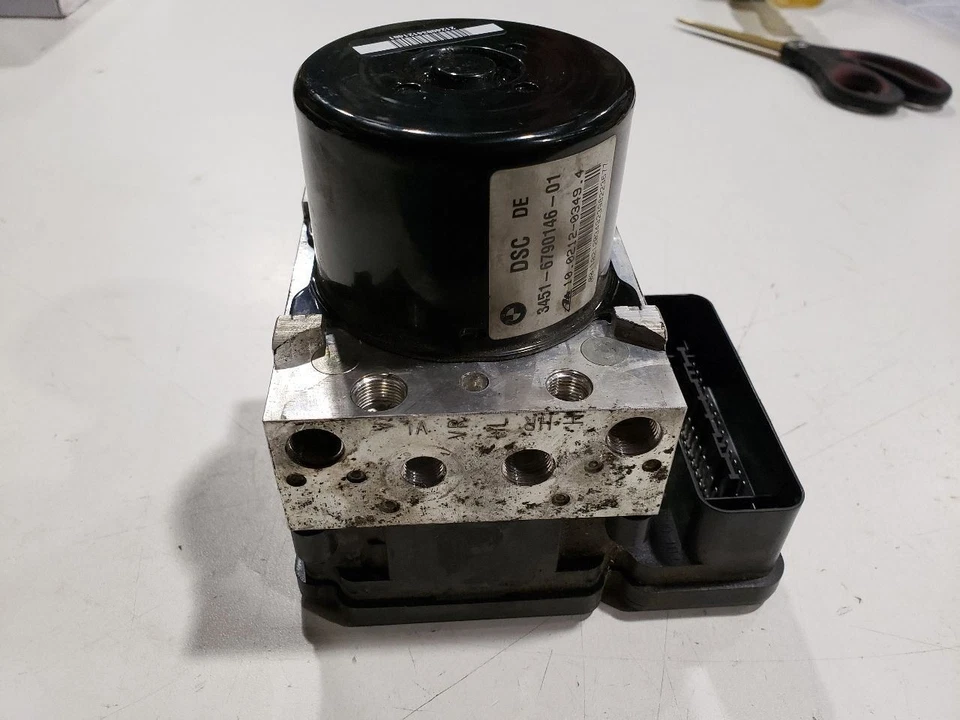 Sistema de frenos antibloqueo ABS - BMW 128i E82 2009 automático - 09-13 OEM 6790146, 6790147 Foto 4 de 4