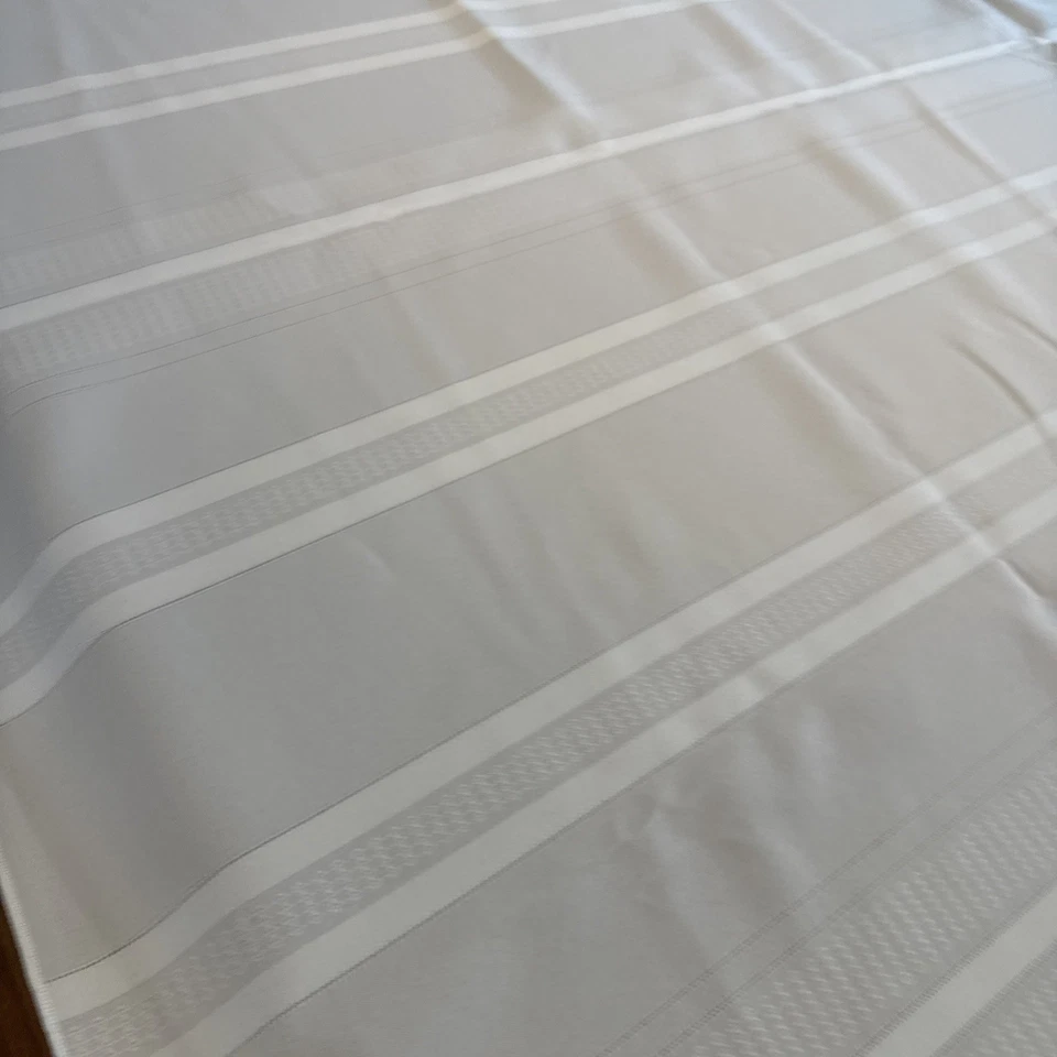 Polyester Rectangle Tablecoth 52” x 69” Patterned Textured - Image 3 of 4