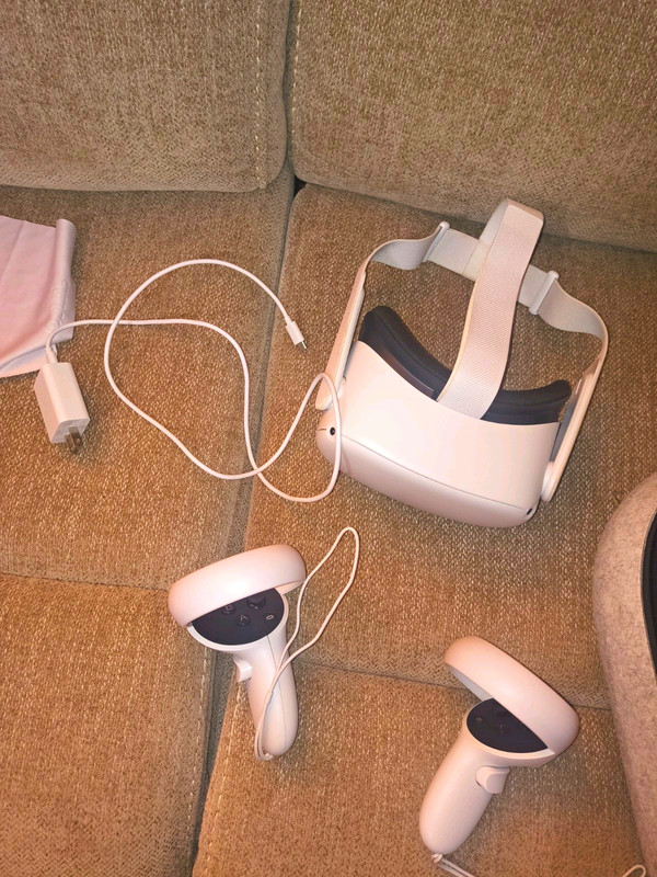 Meta Oculus Quest 2 Standalone VR Headset White w/ Touch Controllers