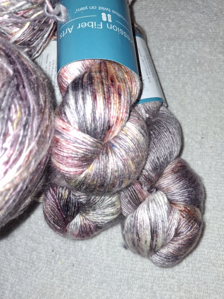 7 madejas de "Dogwood" de EFA, 500 años Ea hilo de peso de dedos SW Merino y... Foto 2 de 4