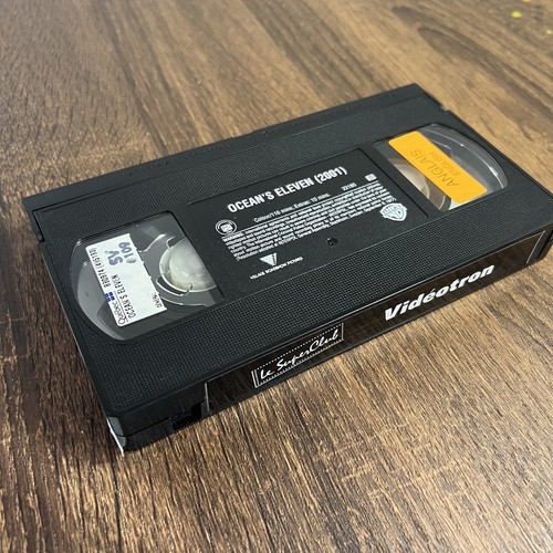 Oceans 11 - VHS - 2001 - George Clooney - Brad Pitt - Matt Damon - Heist - Picture 12 of 15
