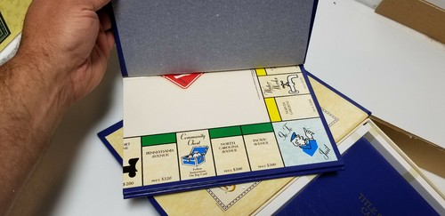 Monopoly Bookshelf Limited Blue Book Coleccionistas 1 de 10.000 y edición retro - Imagen 4 de 7