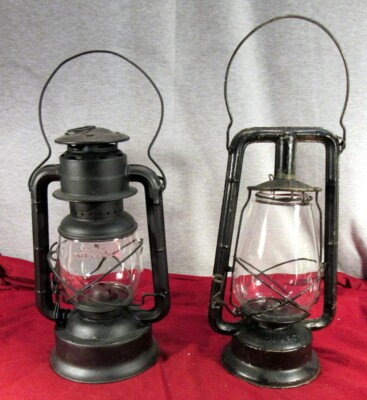 LOT OF TWO VINTAGE DIETZ OIL LANTERNS MONARCH MODEL 2 NUMBER D-LITE UNTE (83595)