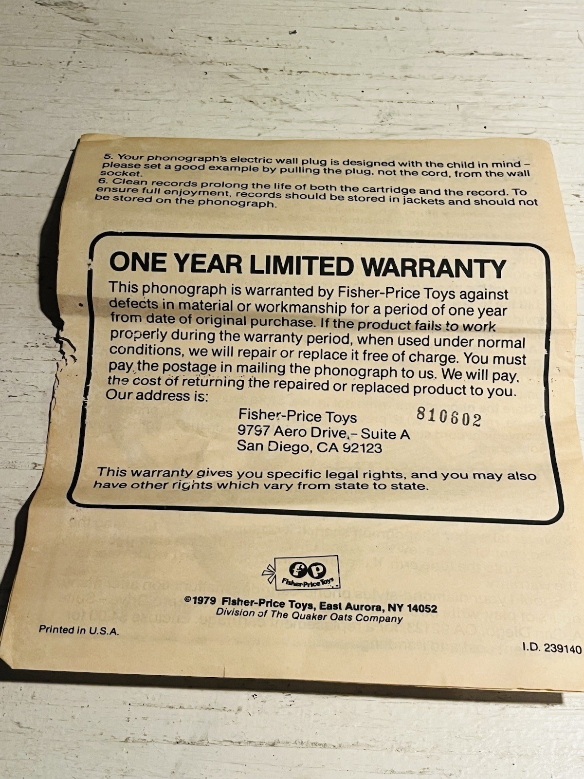 Fisher Price Phonograph  1978 #825 w/ Original Box and Owner's manual Powers On!