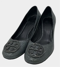 Tory Burch Amy Grey Stingray Leather Block Heel Pump Size 9M Medallion
