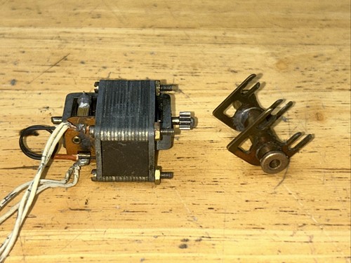 Vintage Small Pittman Motor Padlock Style 6 V With Axle Carrier