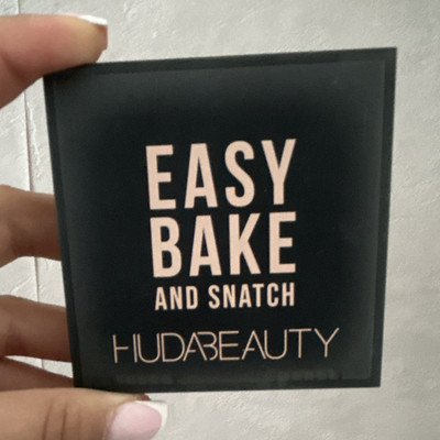 HUDA BEAUTY Easy Bake and Snatch Gesichtspuder Kompaktpuder Peach Pie 8,5 g