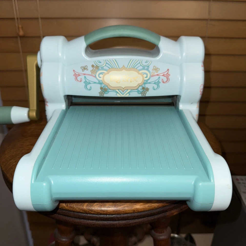 Máquina de corte/grabado Sizzix Big Shot extendida multiusos álbumes de recortes Foto 3 de 4
