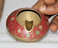 Antico posacenere portasigarette in ottone forma rotonda intarsiato...