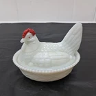 VINTAGE 1950s Westmoreland White Milk Glass Hen on Nest w/ Red Comb & Eyes
