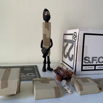 Michael Lau Crazysmiles SFCC 22 P.E.T.E.R.  Vinyl Figure With Box Stickers Rope