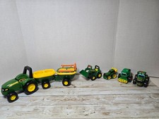 TOMY John Deere Animal Sounds Hayride with Chunky Diecast Tractors Diggers 6