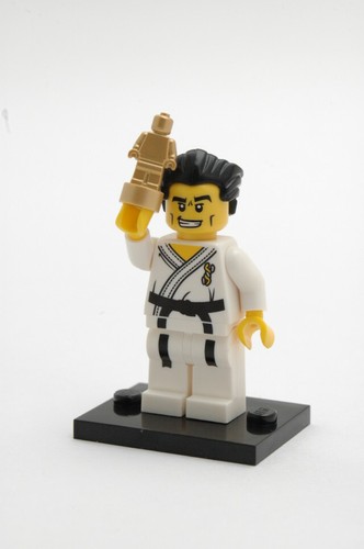 NEW NIP LEGO 8684 Series 2 SEALED KARATE MASTER Kid Minifigure Minifig Trophy - Picture 2 of 4