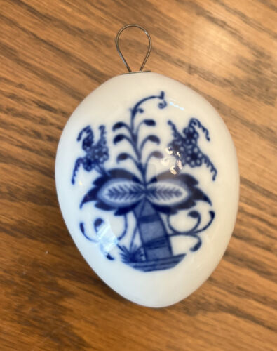 Ceramic Easter/Christmas Ornament Delft Style Floral  Blue White Egg shape - Picture 1 of 4