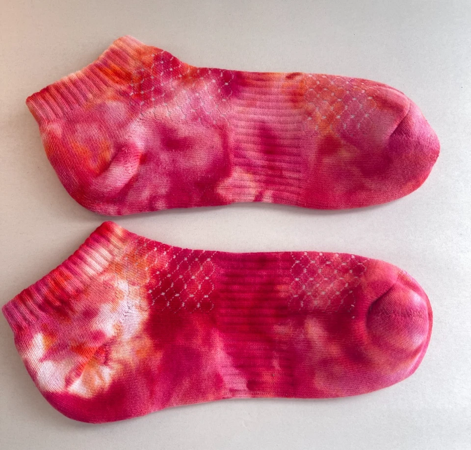 Paquete de calcetines tie dye hechos a mano, colorido juego de 2 calcetines tobilleros para teñir hielo, talla 6-12 Foto 4 de 4