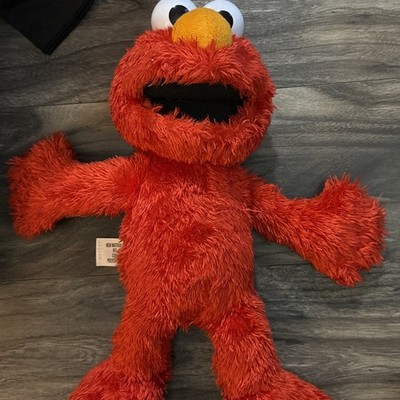Tickle Me Elmo Sesame Street Hasbro 2016 Laughs Shakes & Talks 14''
