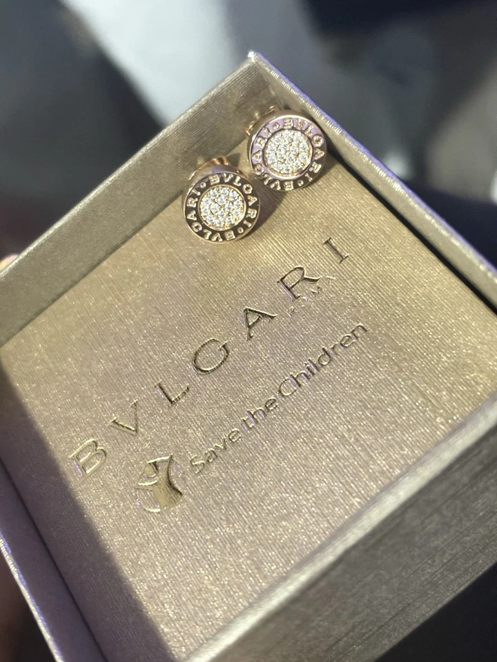 Aretes Bvlgari BVLGARI BVLGARI oro rosa de 18 k pavé de diamantes 0,09 quilates Foto 2 de 4