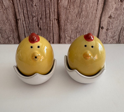 Vintage Chicks in Eggshell Salt & Pepper Shakers w/ Egg Cups Set Easter 1970's