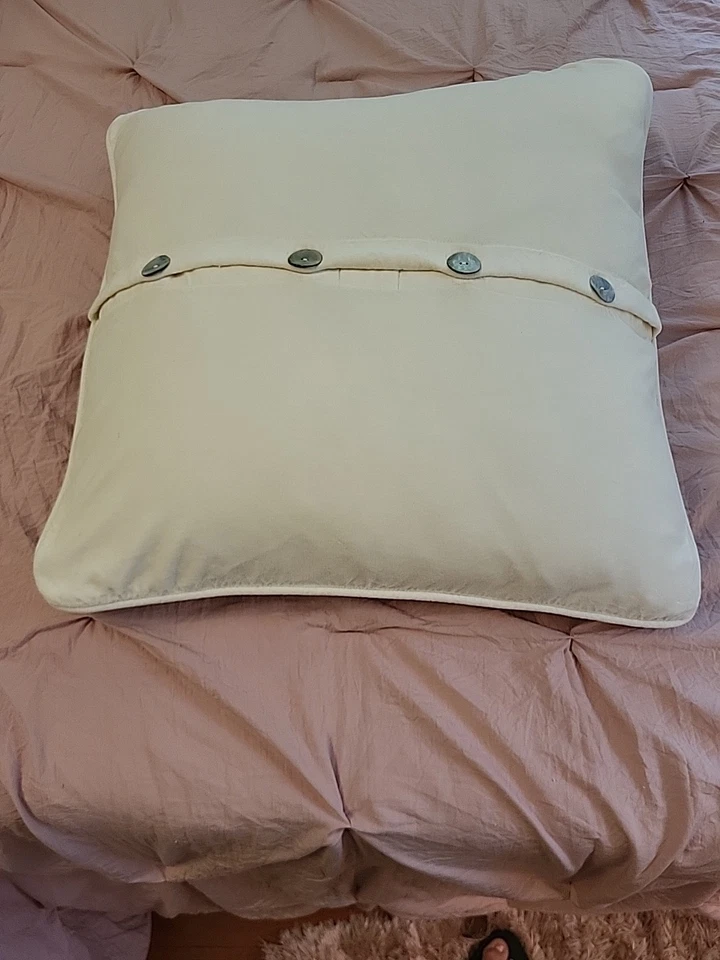 Almohada de terciopelo champán Bella Notte con tubería Foto 3 de 4