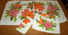 Vintage Screen Prints by Sayco of California Hibiscus Flowers Bath Towel Set