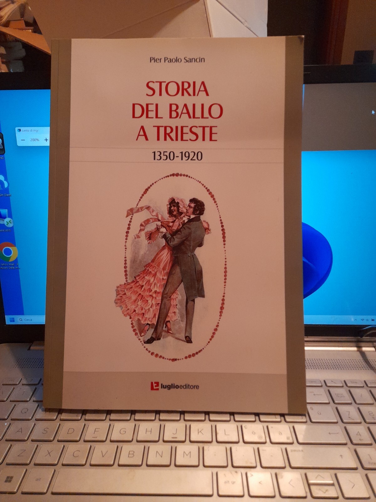 Foto 1 di 12