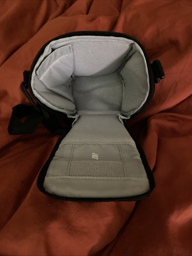Lowepro Adventura SH 100 II Black Digital Camera Case Bag with Strap - Picture 3 of 3