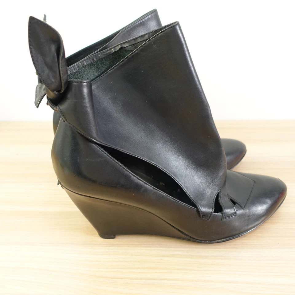 Botas de cuña de cuero al tobillo negras para mujer botín recortado 8,5 SIGERSON MORRISON $445 Foto 4 de 4