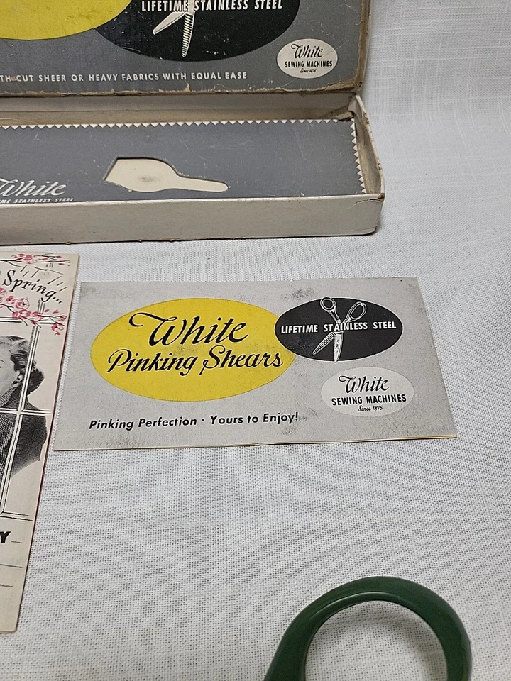 Vntg White Pinking Shears Sewing Fabric Crafting Scissors USA With Box & Inserts - Image 4 of 4